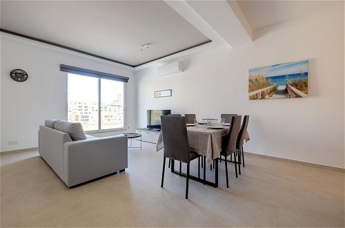 Photo 5 - Luxury Maisonette in a Tranquil and Central Area