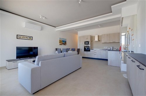 Photo 1 - Luxury Maisonette in a Tranquil and Central Area