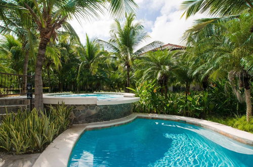 Foto 16 - Impressively Designed 3rd-floor Space Overlooking Pool in Coco