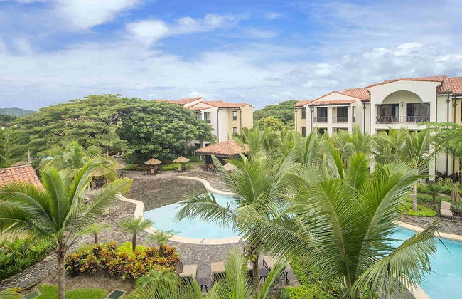 Impressively designed and decorated 3rd-floor space overlooking pool in Coco - Foto 21