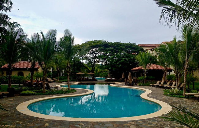 Impressively designed and decorated 3rd-floor space overlooking pool in Coco - Foto 20
