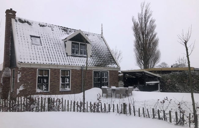 Lush Villa with Hot Tub, Private Fenced Garden in Hippolytushoef - Foto 28