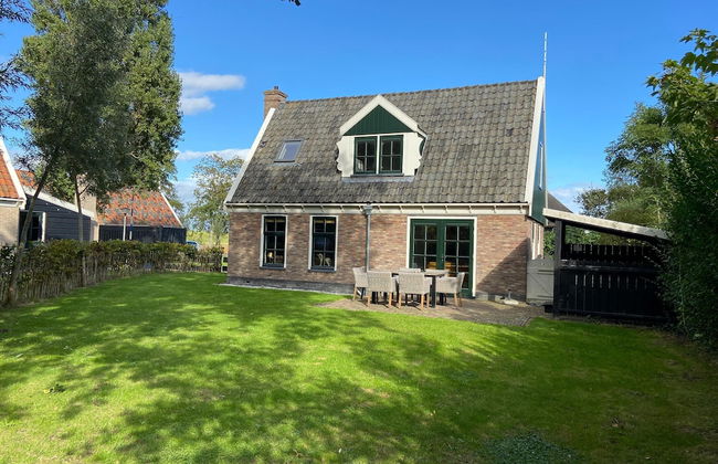 Lush Villa with Hot Tub, Private Fenced Garden in Hippolytushoef - Foto 30
