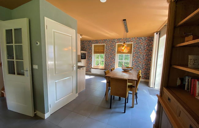 Lush Villa with Hot Tub, Private Fenced Garden in Hippolytushoef - Foto 20