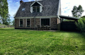 Foto 1 - Lush Villa with Hot Tub, Private Fenced Garden in Hippolytushoef