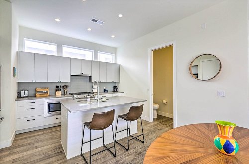 Foto 12 - Central Denver Townhome w/ Rooftop + Views
