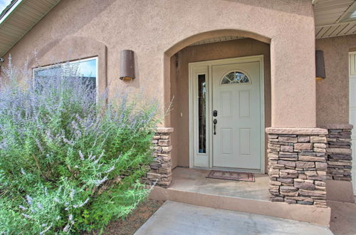 Photo 13 - Modern Moab Townhome With Shared Pool & Hot Tub