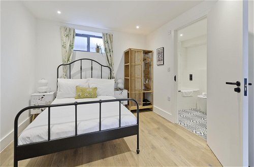 Photo 7 - Luxury one Bedroom Greenwich Studio Apartment Near Canary Wharf by Underthedoormat