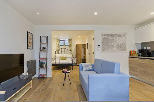 Photo 11 - Luxury one Bedroom Greenwich Studio Apartment Near Canary Wharf by Underthedoormat