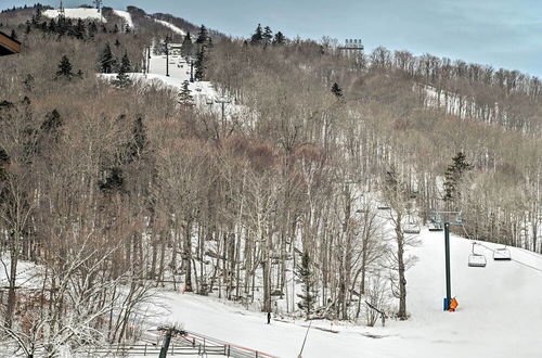 Photo 3 - Vermont Ski Chalet ~ 5 Mi to Magic Mountain