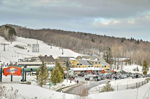 Foto 35 - Vermont Ski Chalet ~ 5 Mi to Magic Mountain