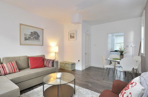 Photo 6 - 367 Comfortable 2 Bedroom Apartment on the Edge of Edinburgh s Historic Old Town