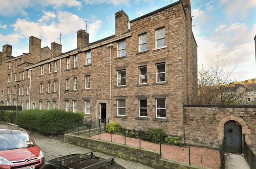 Photo 11 - 367 Comfortable 2 Bedroom Apartment on the Edge of Edinburgh s Historic Old Town