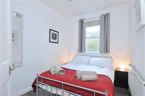 Photo 2 - 367 Comfortable 2 Bedroom Apartment on the Edge of Edinburgh s Historic Old Town
