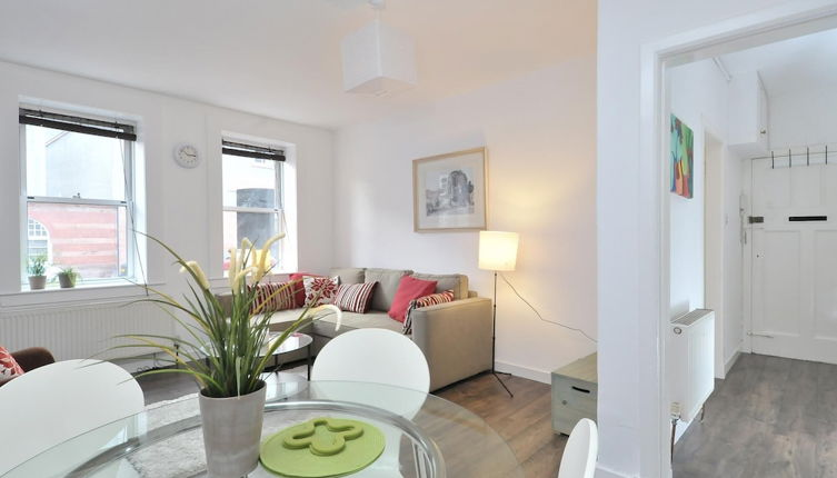 Photo 1 - 367 Comfortable 2 Bedroom Apartment on the Edge of Edinburgh s Historic Old Town