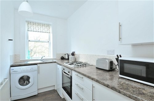 Photo 7 - 367 Comfortable 2 Bedroom Apartment on the Edge of Edinburgh s Historic Old Town