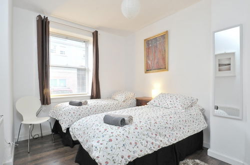 Photo 3 - 367 Comfortable 2 Bedroom Apartment on the Edge of Edinburgh s Historic Old Town