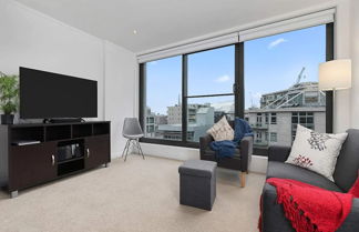 Photo 1 - Great Location! Modern Cbd Apartment With Study