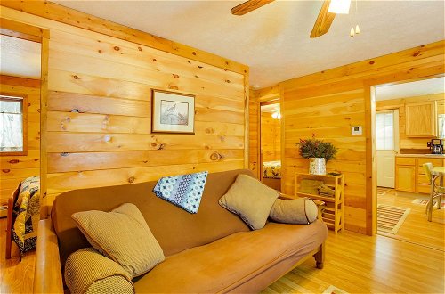 Foto 23 - Cozy Interlochen Cabin < 1 Mile From Green Lake