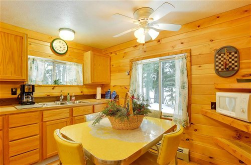 Foto 18 - Cozy Interlochen Cabin < 1 Mile From Green Lake