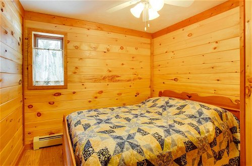 Foto 19 - Cozy Interlochen Cabin < 1 Mile From Green Lake