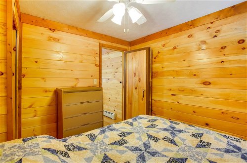 Foto 12 - Cozy Interlochen Cabin < 1 Mile From Green Lake