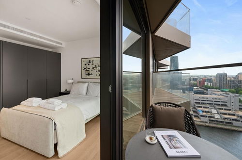 Photo 10 - Deluxe two Bedroom Canary Wharf Apartment With River Views