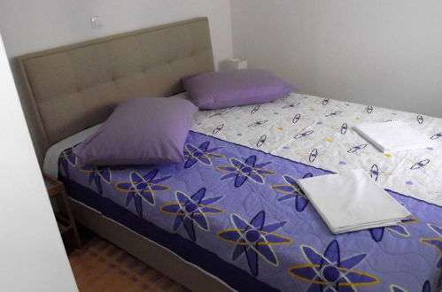 Foto 2 - Inviting Double Bed Apartment in Split