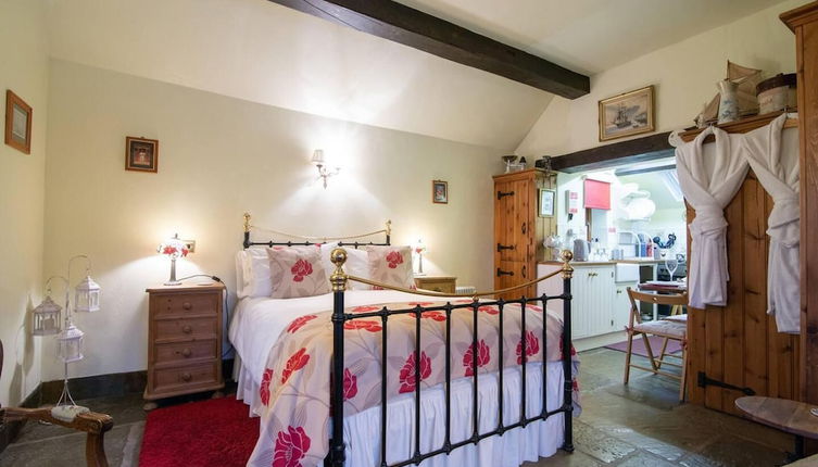 Photo 1 - Charming 1-bed Cottage in Staffordshire