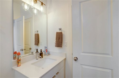 Photo 12 - Inviting H-town Home Near Shops & Golf Courses