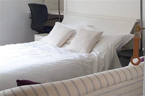 Photo 2 - Charming 1-wall Bed Comfortable Studio in Nwlondon