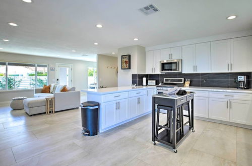 Foto 7 - Palm Springs Pad w/ Outdoor Kitchen + Views