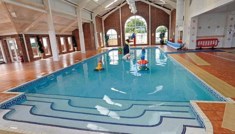 Photo 1 - Sleeps 6, Gym, Entertainment, Pool, Beach