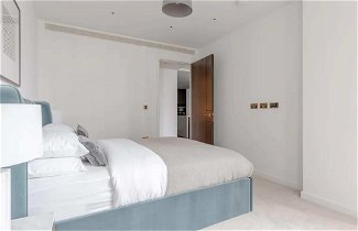 Photo 1 - Luxurious 1BD Flat by the River Thames Near Vauxhall