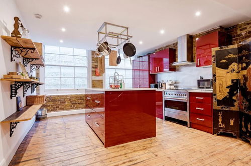 Photo 9 - Loft Apartment With Roof Terrace in the Heart of Shoreditch