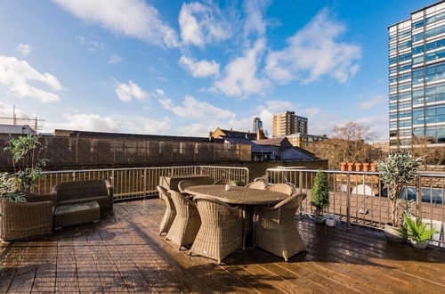 Photo 2 - Loft Apartment With Roof Terrace in the Heart of Shoreditch