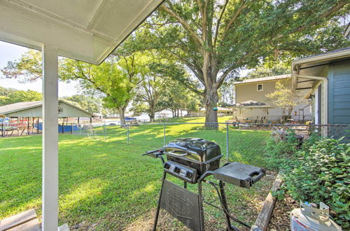 Photo 25 - Lakefront Family Home, Recently Renovated