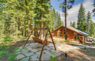 Foto 1 - Tahoe Donner Mountain Cabin: Surrounded by Forest