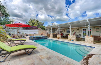 Foto 3 - Breezy Naples Home With Private Outdoor Pool