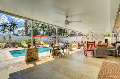 Foto 5 - Breezy Naples Home With Private Outdoor Pool