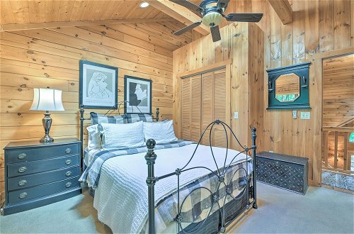 Foto 15 - Luxury Cabin w/ Deck < 5 Miles to Sapphire Valley