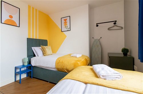 Photo 12 - Stunning 1-bed Apartment in Gateshead