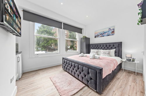 Photo 1 - Charming Ensuite Room in Finsbury Park London N19