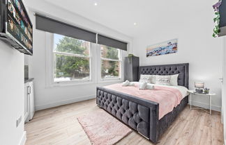 Photo 1 - Charming Ensuite Room in Finsbury Park London N19