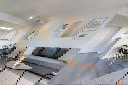 Foto 1 - Cozy Apartment Steps from the Metro