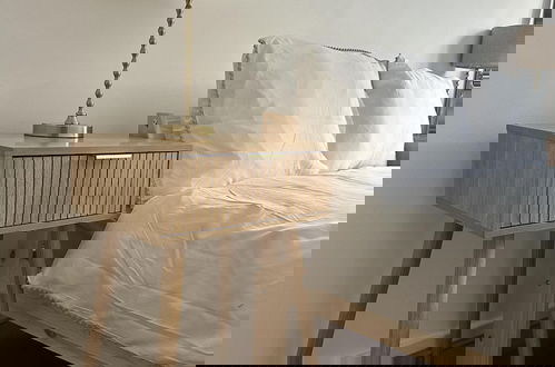 Photo 5 - Fab Excel London Flat, Warm Cosy Liz Line