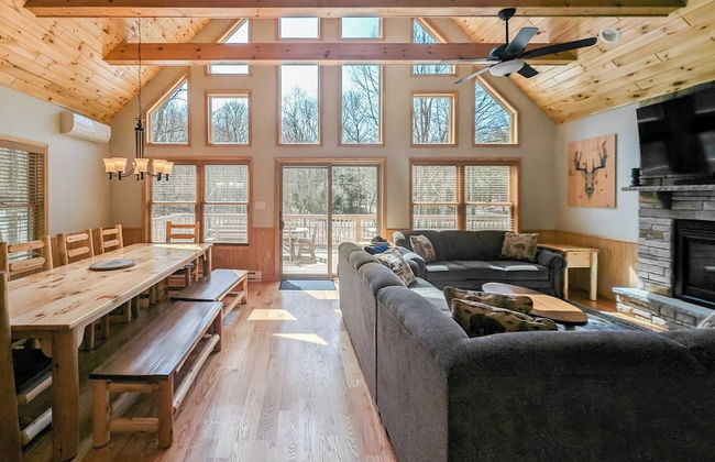 Bluejay Getaway by Avantstay Walk to Lake 7bdr, Hot Tub, Pool Table - Foto 5