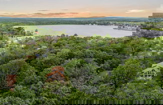 Foto 1 - Bluejay Getaway by Avantstay Walk to Lake 7bdr, Hot Tub, Pool Table
