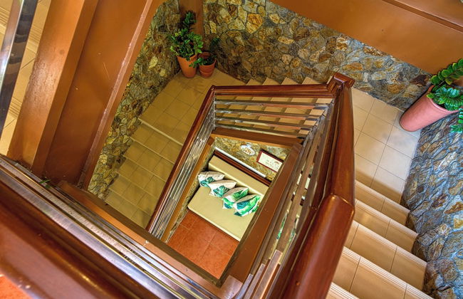 La Casa Española Apartelle - Photo 60
