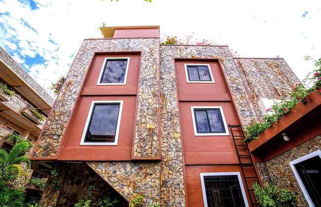La Casa Española Apartelle - Photo 67